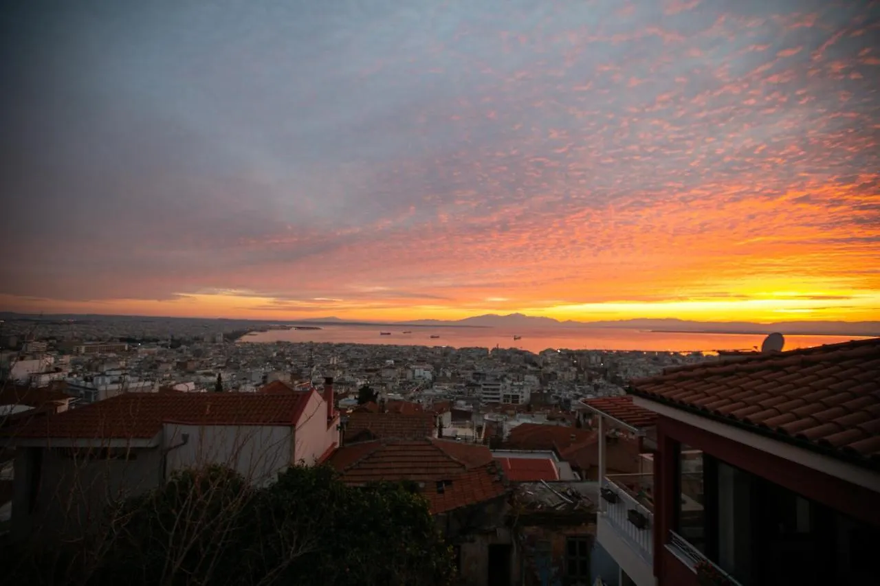 Stunning City View Apt & Parking Space At Old Town location